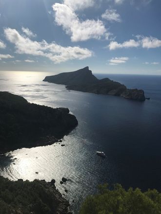 Blick von Sa Trapa auf Dracheninsel bei Sant Elm